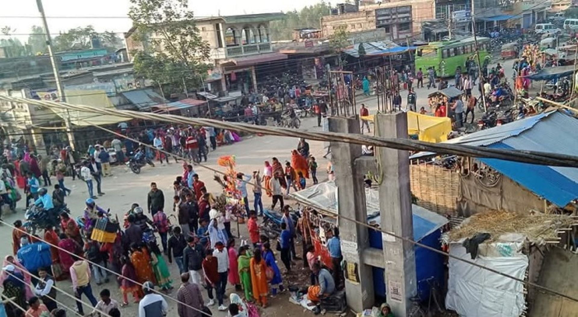 दीपावली किनमेलमा सीमापारि भीडः स्वदेशी व्यापार धराशायी, सस्तोको लोभमा करोडौं रुपैयाँ भारततिर
